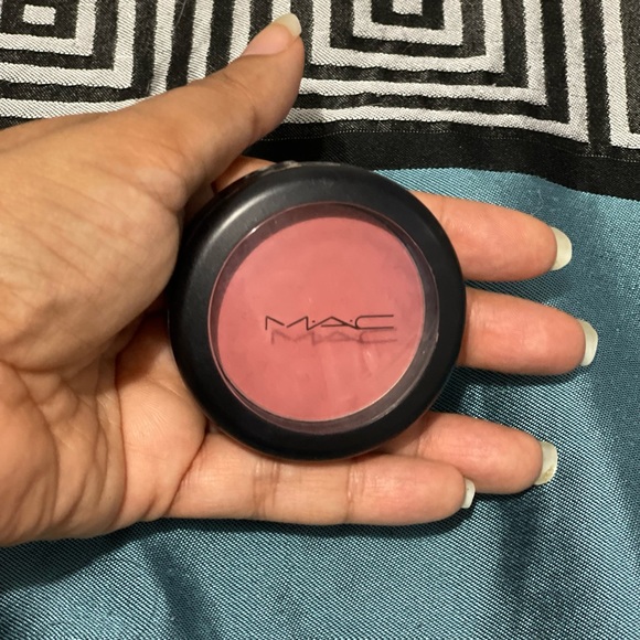 Mac Blushes in Animal instinct and pinch me. - Picture 2 of 8